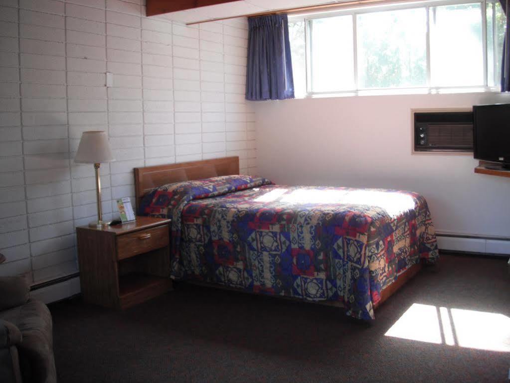 The Sierra Motel トラバーズ・シティ エクステリア 写真